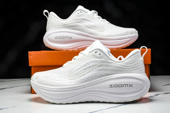 Nike Air ZoomX Vomero 18 Plus HM6805 102 