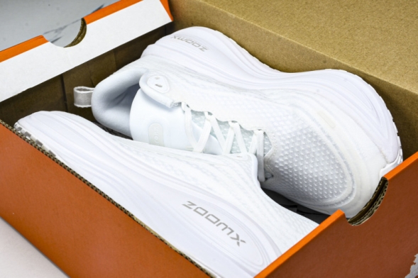 Nike Air ZoomX Vomero 18 Plus HM6805 102 