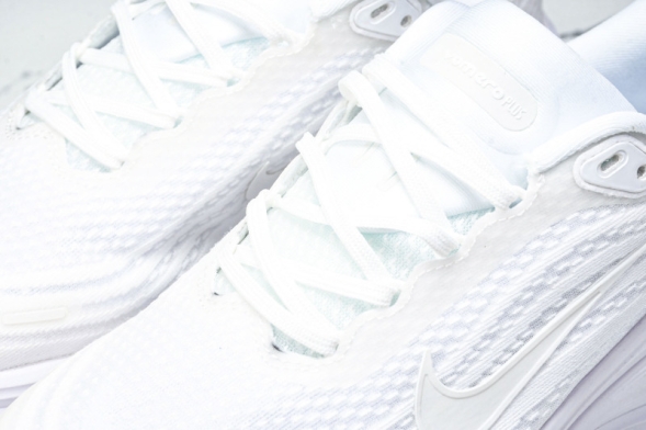 Nike Air ZoomX Vomero 18 Plus HM6805 102 