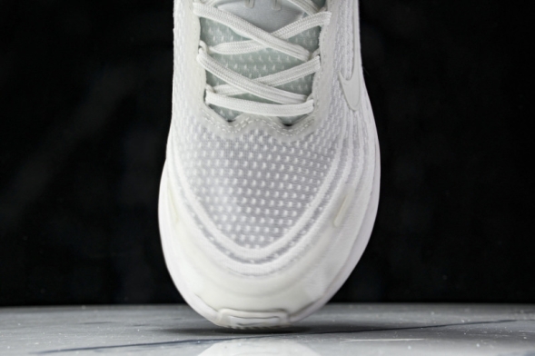 Nike Air ZoomX Vomero 18 Plus HM6805 102 