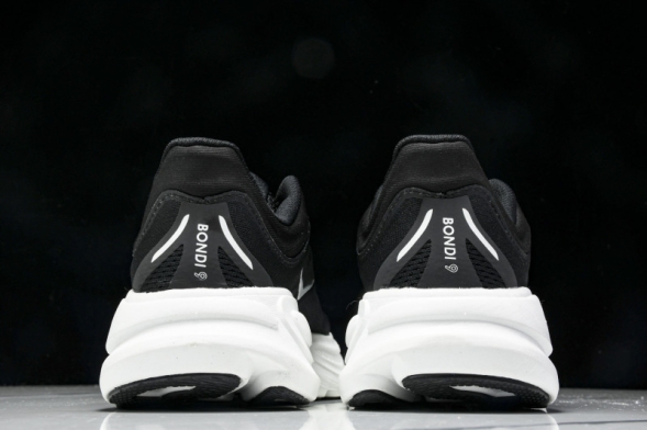 HOKA Bondi 9 1162012 BWHT 