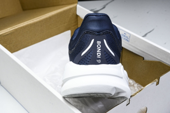 HOKA Bondi 9 1162011 VYN 