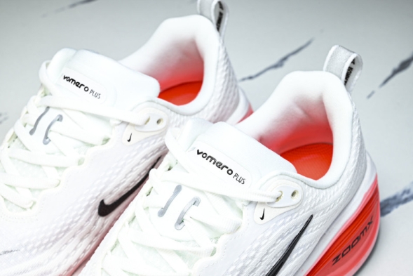 Nike Air ZoomX Vomero Plus HV8150-100 