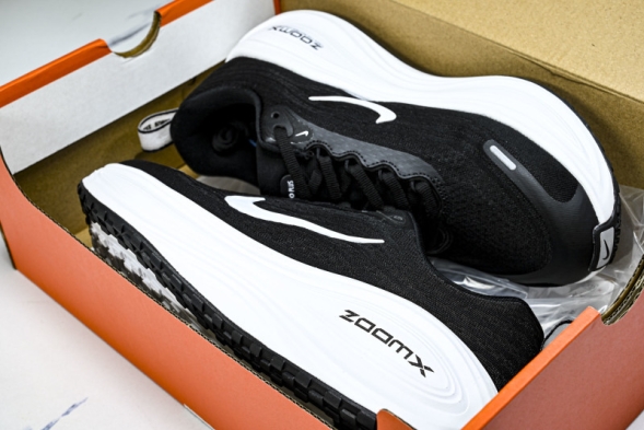 Nike Air ZoomX Vomero Plus HV8150-002 