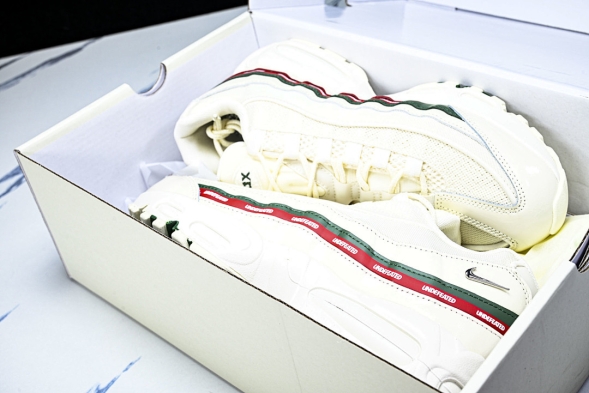 Nike Air Max 95 x Undefeated IB4453-100 