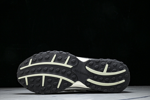 New Balance 204 U204LSWB 