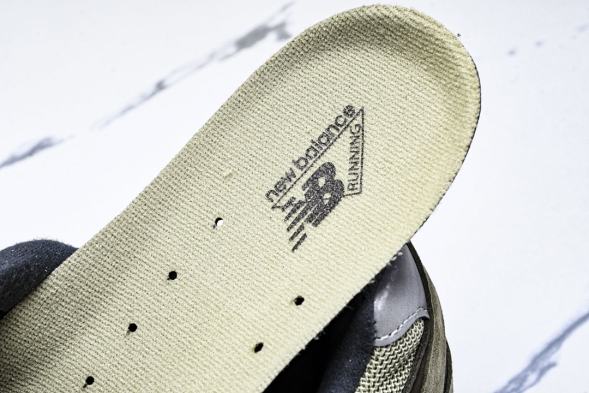 New Balance 2002R M2002RHN 