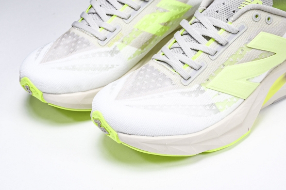 New Balance FuelCell Rebel V4 MFCXLUM 