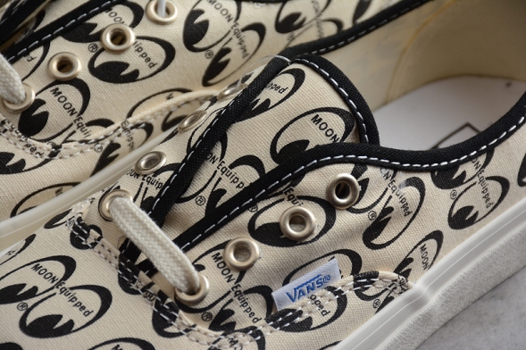 Vans X MOONEYES Authentic 44 DX VN0A5KX4AVP 