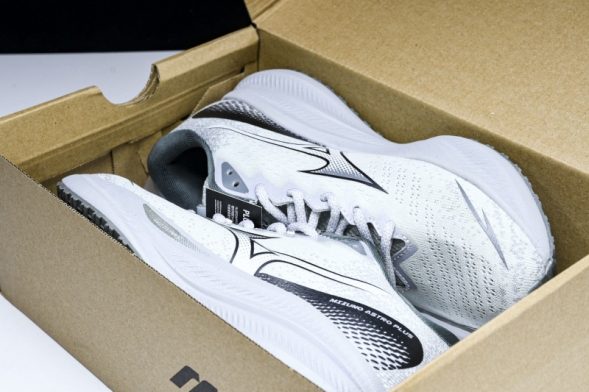 Mizuno Astro Plus D1GH240111 