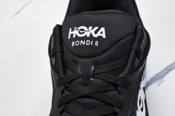 HOKA Bondi 8 1123202 BWHT 