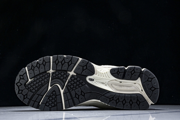 New Balance 2002R ML2002RE 