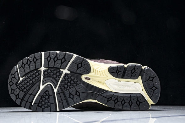 New Balance 2002R M2002RCD 