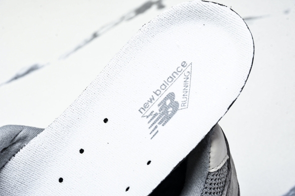 New Balance 2002R M2002RST  