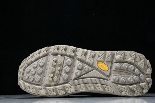 Hoka Tor Summit 1147952 OLK 