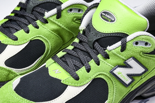 New Balance 2002R M2002RGZ 