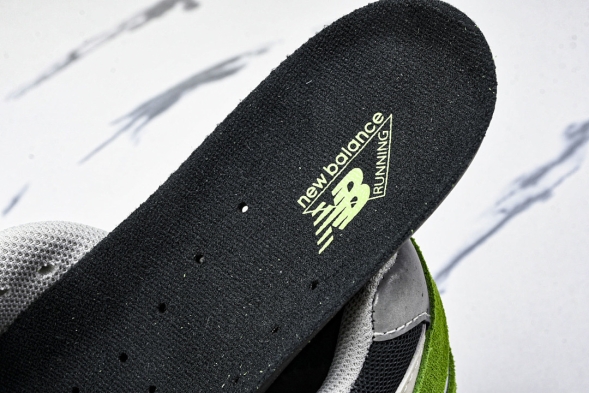 New Balance 2002R M2002RGZ 