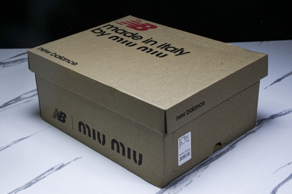 MiuMiu x New Balance 530 38165 