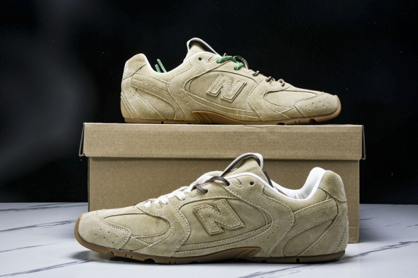 MiuMiu x New Balance 530 38165 