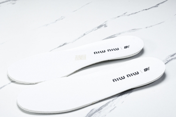 MiuMiu x New Balance 530 38165 