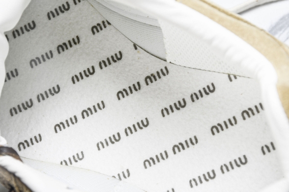 MiuMiu x New Balance 530 38165 