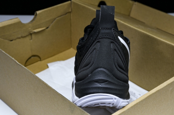 Mizuno Wave Momentum V1GA231252 