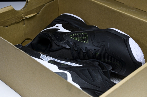 Mizuno Wave Momentum V1GA231252 