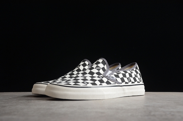 Vans Slip-On VR3 VN000EYEBWW 