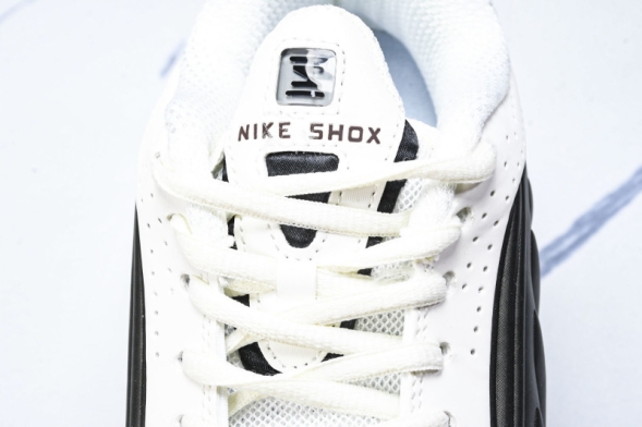 Nike Shox R4 AR3565-104 