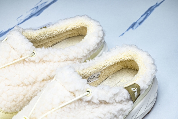 Asics Gel-Sonoma WT Teddy Fur 1203B036-100 