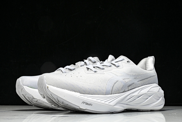 Asics Novablast 4 1012B722-100 