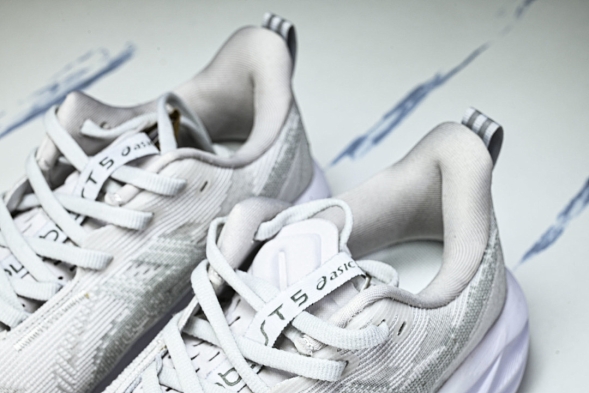 Asics Novablast 5 1011B974-100 