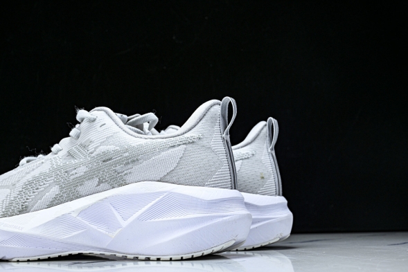 Asics Novablast 5 1011B974-100 