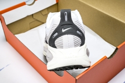 Nike Air ZoomX Vomero 18 RUN IB5726-100