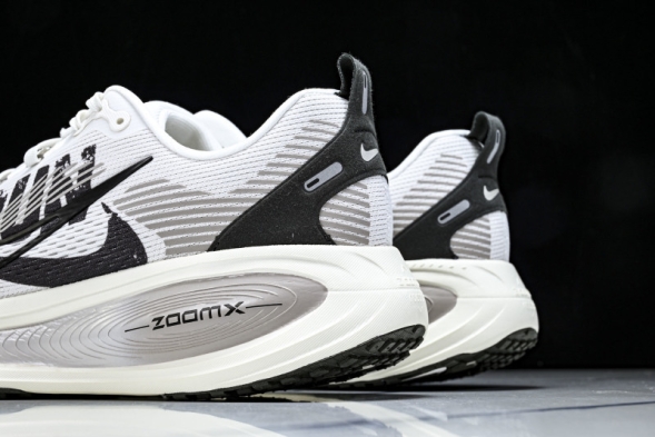 Nike Air ZoomX Vomero 18 RUN IB5726-100 