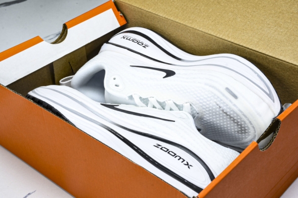 Nike Air ZoomX Vomero 18 Plus HM6805 111 